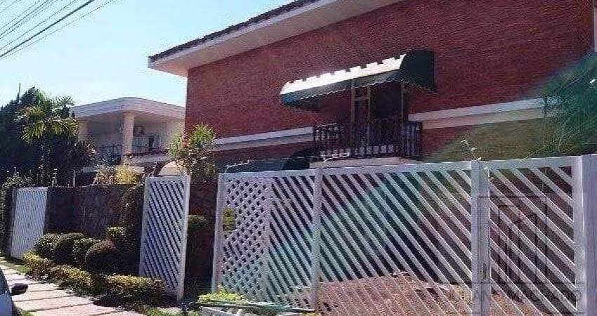 Casa com 3 Quartos e 3 banheiros à Venda,  por R$ 590.000,00