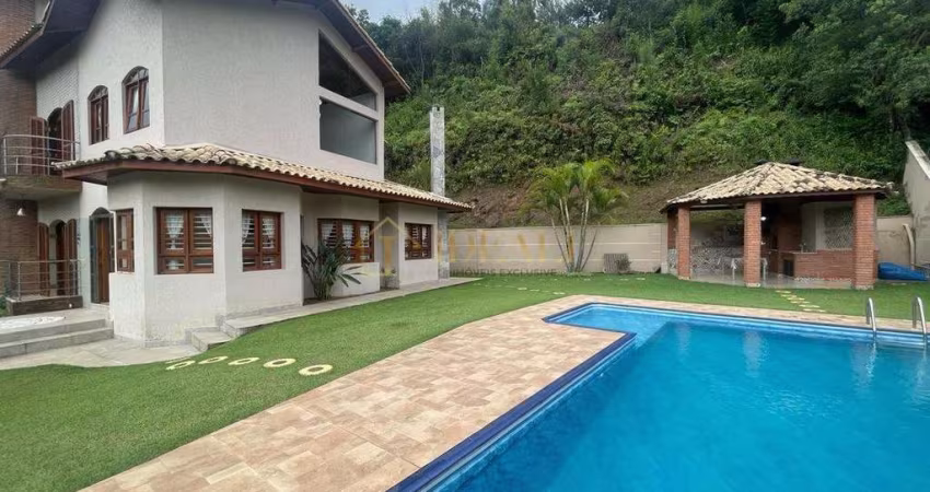 EXCEPCIONAL CASA EM CONDOMINIO FECHADO COM ACESSO A REPRESA