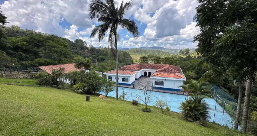 Chácara em atibaia 7400mil m² estilo colonial em loteamento, 10 minutos da fernão dias