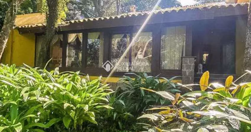Casa com 7 quartos à venda na Rua dos Tapuias, 82, Espírito Santo, Porto Alegre