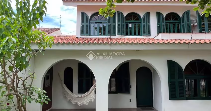 Casa com 4 quartos à venda na Reverendo Orlando Baptista, 50, Vila João Pessoa, Porto Alegre