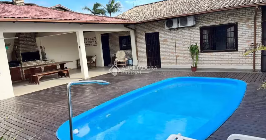 Casa com 2 quartos à venda na Vitória, 37, Rio Grande, Palhoça