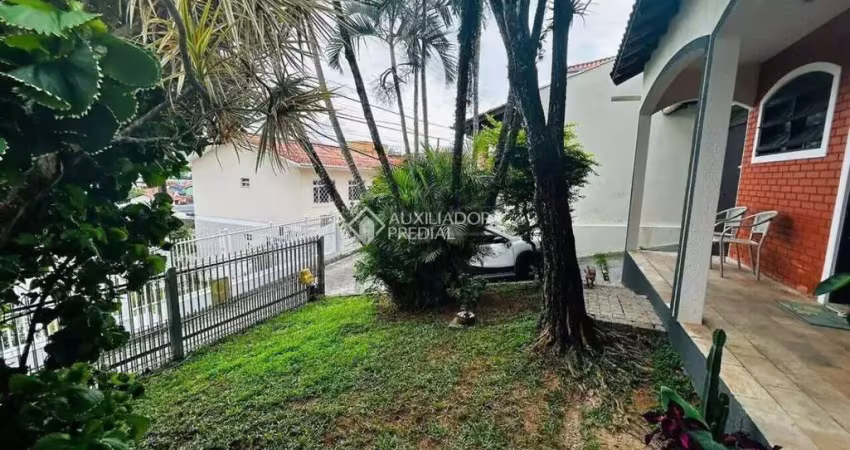 Casa com 3 quartos à venda na Martinha Maia de Souza, 90, Fazenda Santo Antônio, São José