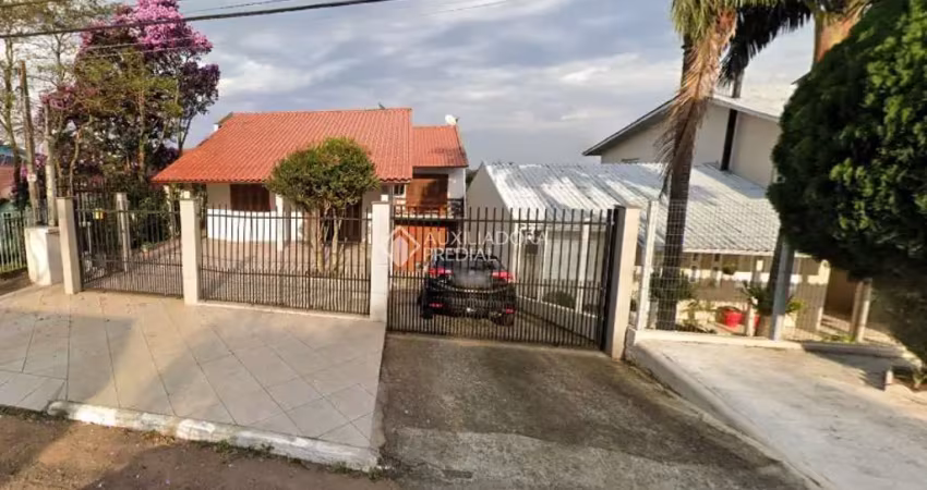 Casa com 3 quartos para alugar na Rua Líbia, 70, Petrópolis, Novo Hamburgo