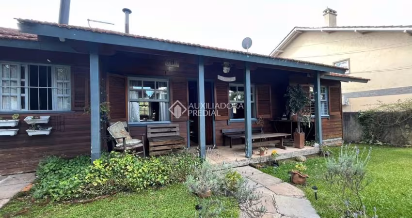 Casa com 3 quartos para alugar na João Simplã­cio, 201, Centro, Canela