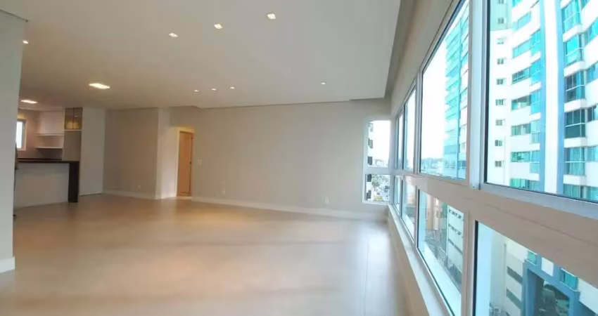 Apartamento com 3 quartos para alugar na Rua 2300, 575, Centro, Balneário Camboriú