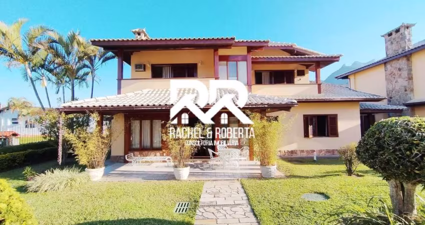 Casa maravilhosa em condomínio no Alto com infraestrutura