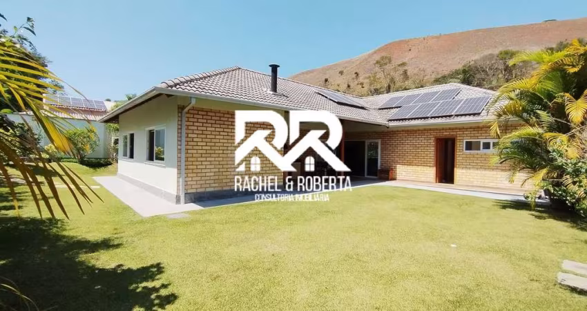 Casa linear em condomínio com 4 quartos