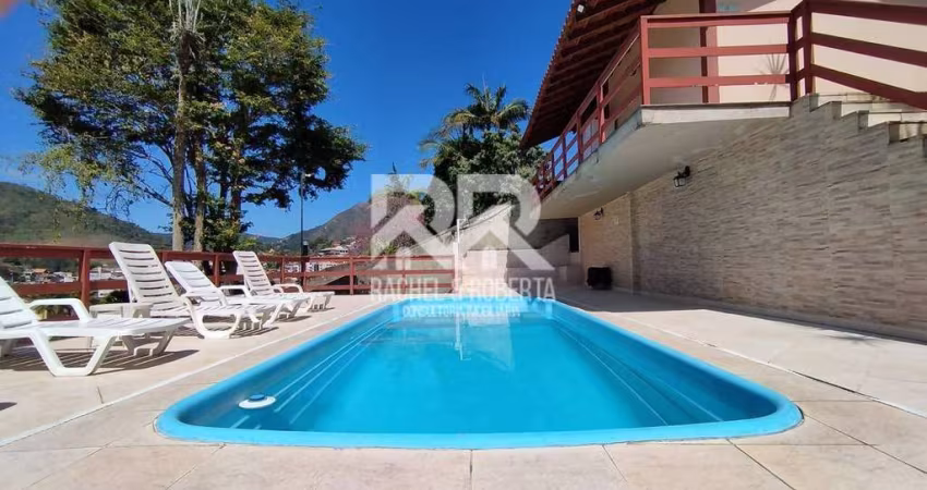 Linda casa com 3 quartos em condomínio na Tijuca