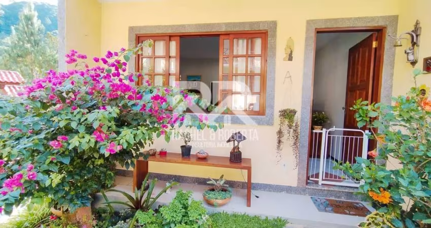 Linda Casa em Condomínio no Comary