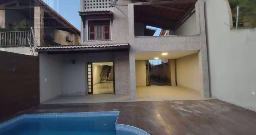 Bela casa duplex a venda na Sapiranga - Piscina - Prox. Washington Soares