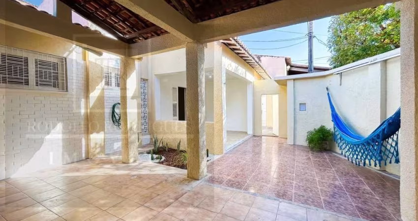 Casa à venda em rua privativa no Alvaro Weyne - Reformada - 3 quartos