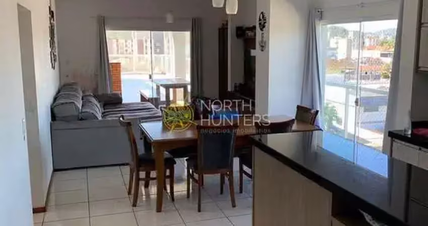 Cobertura com 242m² com 1 suíte + 2 dormitórios, 2 vagas de garagens. Estuda imóvel de menor valor