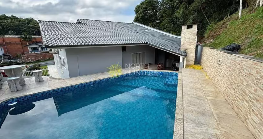 Casa com Piscina no bairro Gloria com 160m²