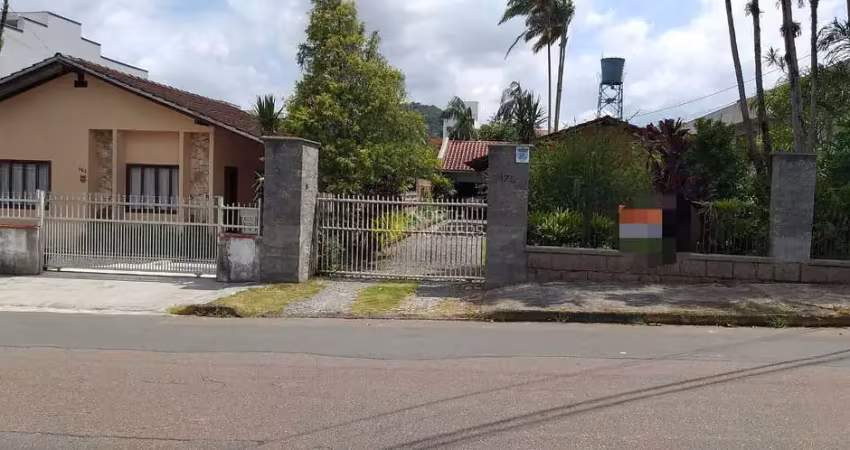Terreno à venda, 650 m² por R$ 800.000,00 - Iririú - Joinville/SC