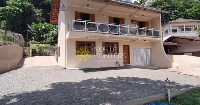 Casa à venda 5 Quartos, 1 Suite, 5 Vagas, 240M², Anita Garibaldi, Joinville - SC