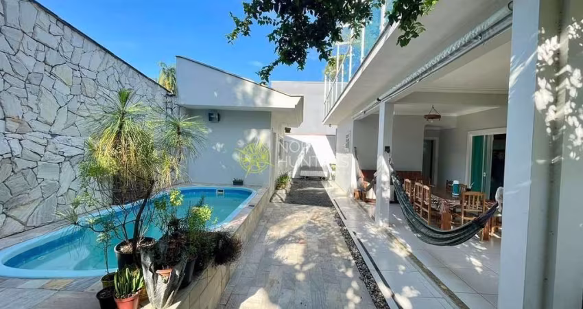 Casa Averbada com 4 dormitórios à venda, 325 m² - Iririú