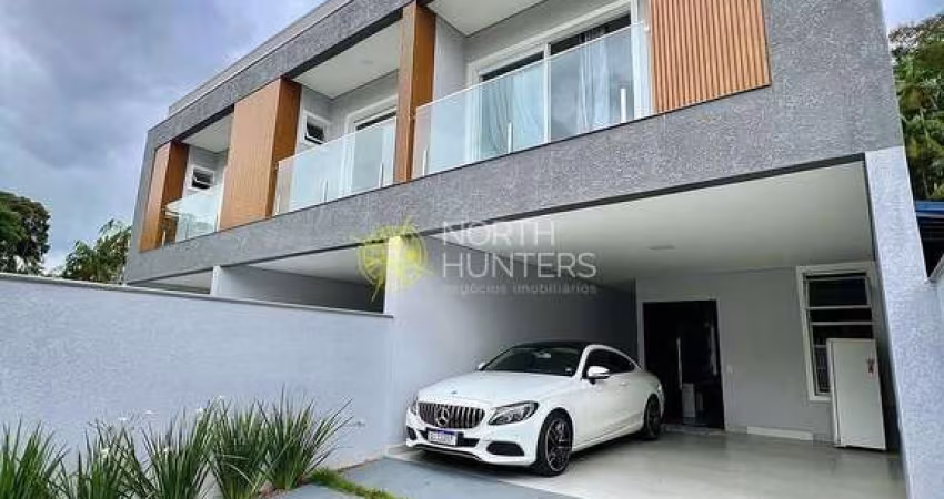 Casa alto padrão, semi mobiliada à venda no bairro Floresta, Joinville, SC