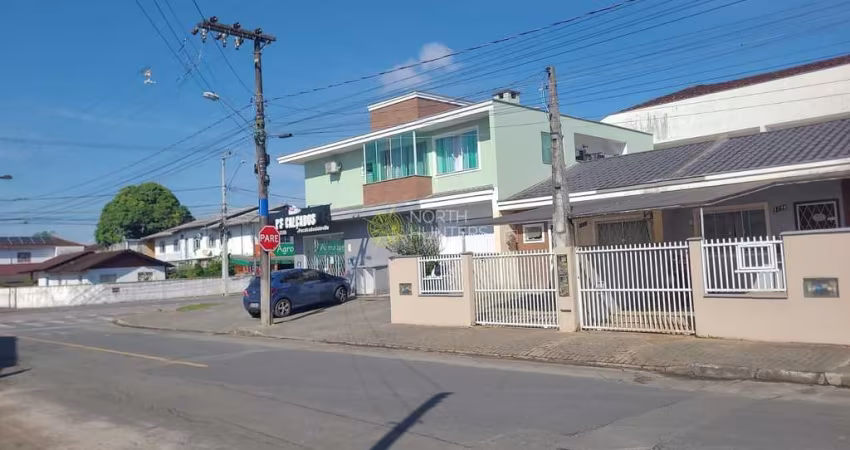Oportunidade: Casa comercial e residencial + dois geminados