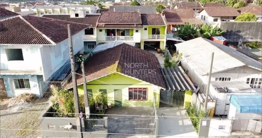 Casa à venda com 1 apartamento + 2 quitinetes no Boehmerwald, Joinville, SC