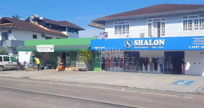 Prédio comercial com 1 casa + duas salas comerciais, ( já locadas)