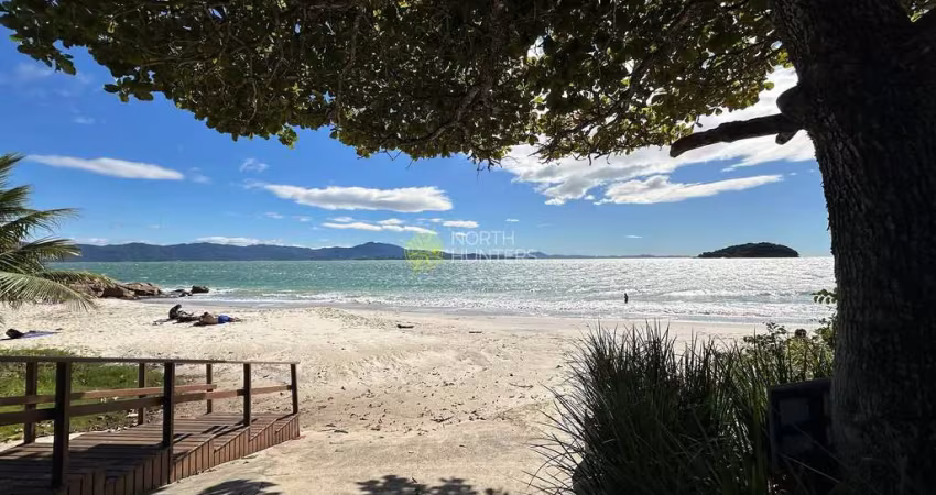 Excelente cobertura duplex com vista mar e pé na areia em Canajure para locação anual,Florianópolis