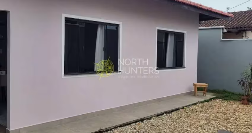 Casa à venda, estuda geminado como parte da negociação na região norte. joinville, sc