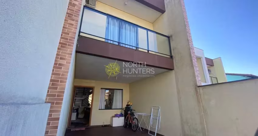 Casa geminada à venda, com três dormitórios sendo uma suíte, joinville, sc