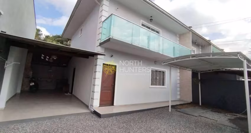 Casa com 3 quartos para alugar na Rua Padre Bernardo, Nova Brasília, Joinville