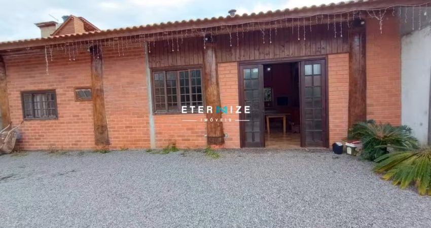 Encante-se com o Charme Rústico à Beira-Mar: Casa dos Sonhos em Palmas, Governador Celso Ramos!