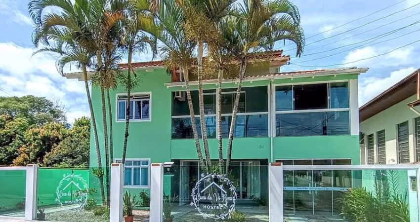 Casa e Pousada com 10 dormitórios na Praia de Palmas