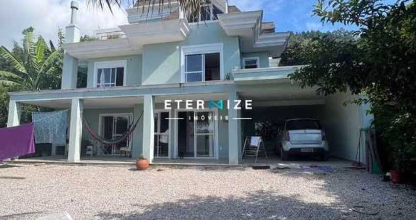 Casa incrível com vista para o mar e muito espaço!