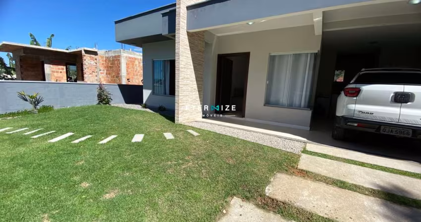 Casa com 02 Dormitórios em rua tranquila no bairro Fazenda da Armação em Gov. Celso Ramos-SC