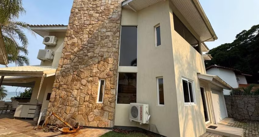 Casa Pé na Areia de Alto Padrão em Governador Celso Ramos