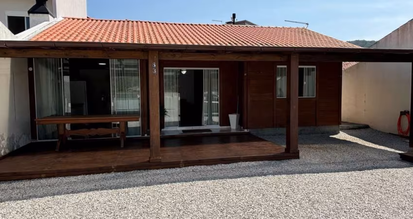 Casa em Palmas do Arvoredo - Conforto e Espaço a Poucos Metros da Praia