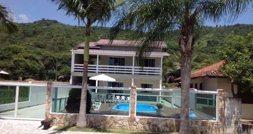 Casa Sobrado com Piscina na Praia de Palmas - Governador Celso Ramos/SC