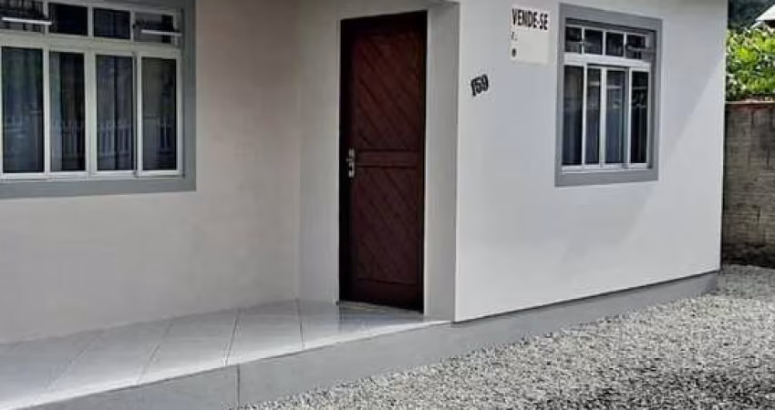 Casa com 03 Dormitórios próximo a Praia Grande em Gov. Celso Ramos-SC