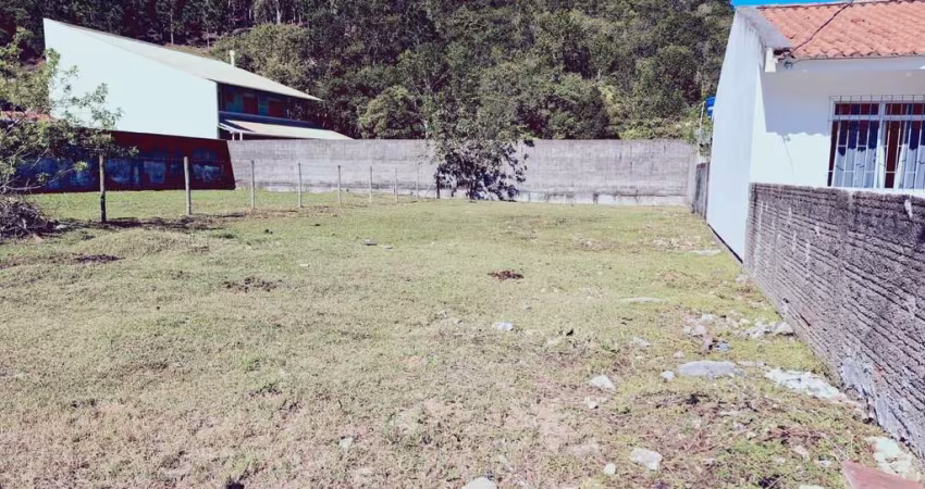 Terreno com 360m2 em localização privilegiada, a venda no bairro Fazenda da Armação Governador Celso Ramos Santa Catarina
