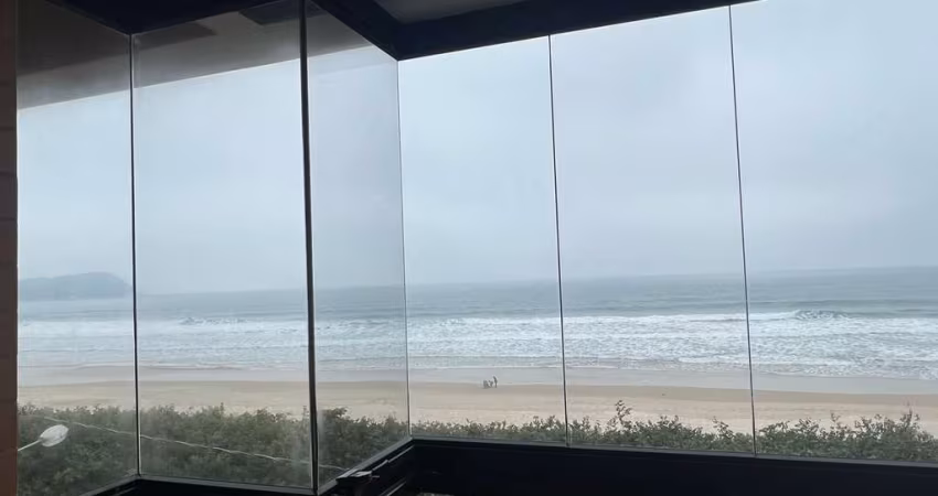 Triplex 04 quartos Mobiliado à venda no Residencial VILLAGIO VERANO na Praia de Palmas em Governador Celso Ramos - Santa Catarina.