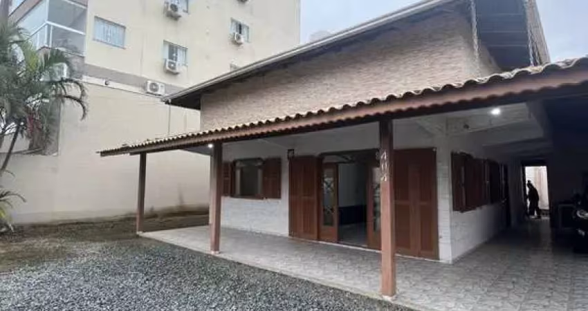 Casa com 3 quartos para alugar no Gravata, Navegantes 