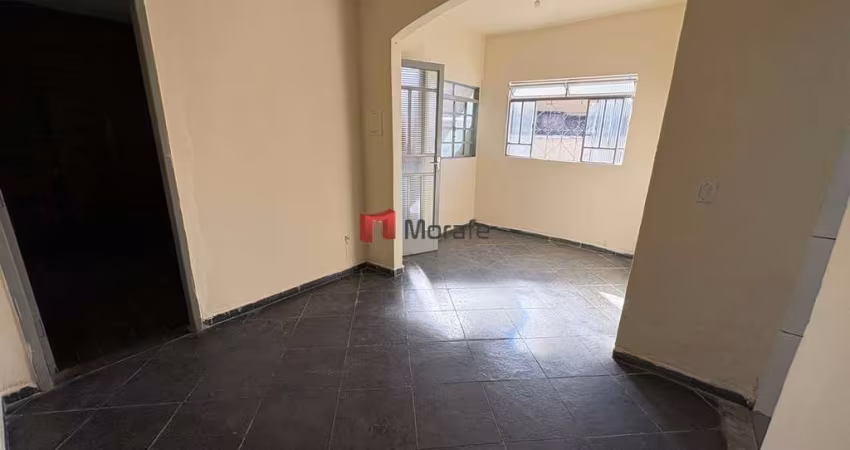 Casa com 1 quarto para alugar na Glória, Belo Horizonte 