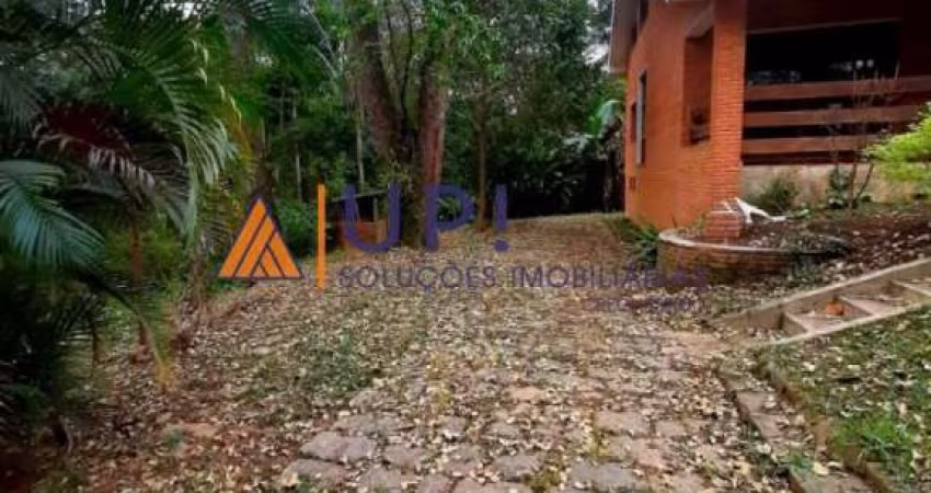Sobrado em Condomínio na Serra da Cantareira.