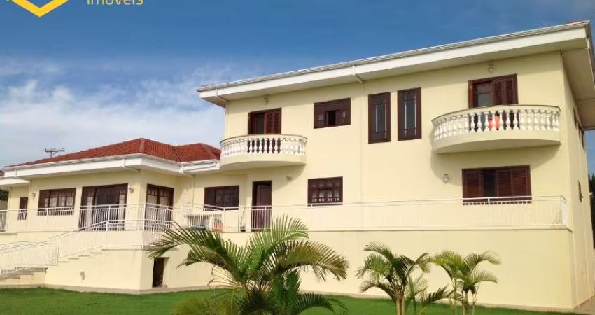 Excelente Casa de alto padrão à venda no Condomínio Residencial dos Lagos em Itupeva, com excelente acabamento, contendo 6 dormitórios, sendo 3 suítes