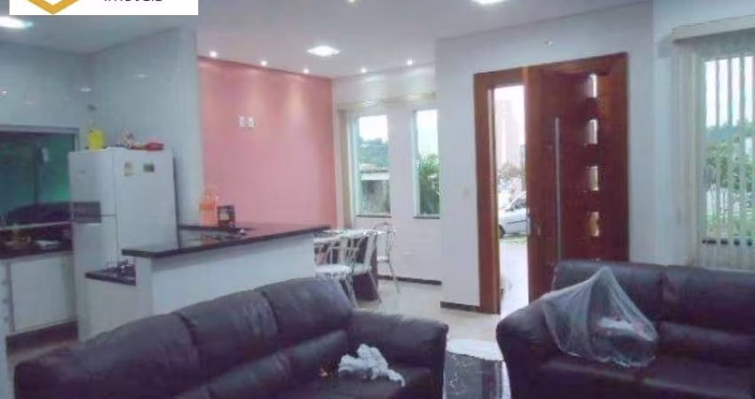 Casa térrea Condomínio Chacur em Várzea Paulista, medindo 220 m² ac e 300 m² at, repleta de armários planejados em todos os dormitórios e cozinha