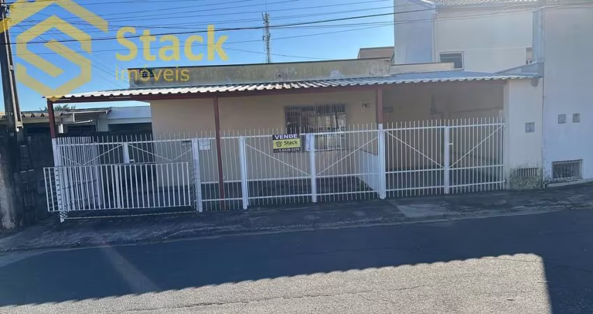 Casa a venda localizada na Rua Francisco de Paula Xavier, Jardim São Luiz, em Jundiai, SP, o terreno mede 299m² com uma área construida de 163 m²