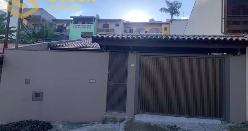 Casa térrea à venda em Jundiaí-SP: 3 quartos, 1 suíte, 1 sala, 3 banheiros, 5 vagas de garagem, 152m² no Jardim Caçula!