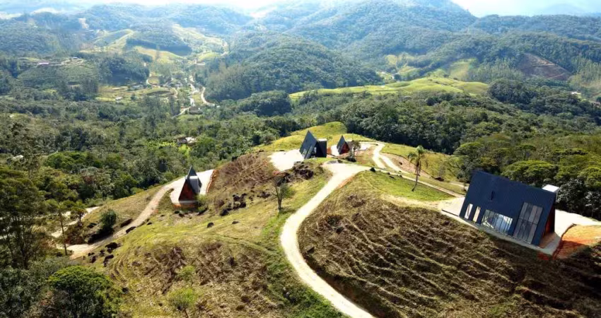 Sítio para Venda em São Pedro de Alcântara, Centro, 2 dormitórios, 1 suíte, 2 banheiros, 4 vagas