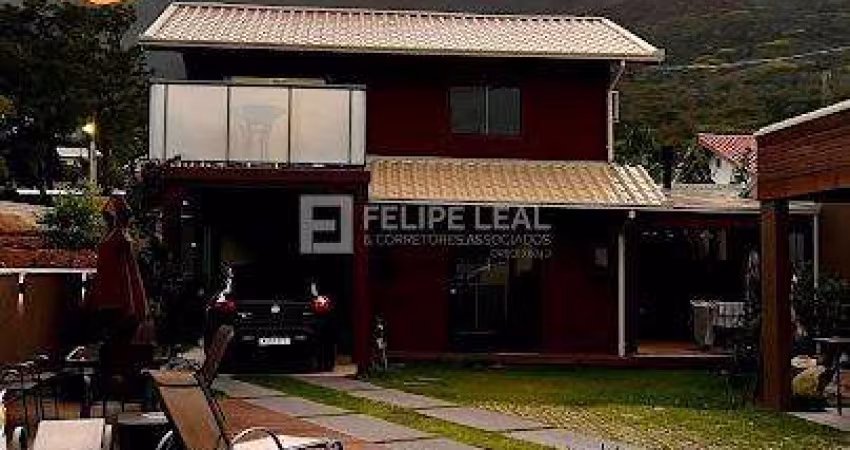 Casa para Venda em Palhoça, Praia de Fora, 3 dormitórios, 1 suíte, 4 banheiros, 2 vagas
