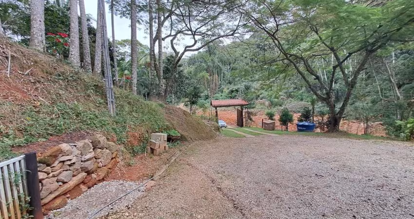 Sítio para Venda em Águas Mornas, Santa Isabel, 2 dormitórios, 1 banheiro, 2 vagas