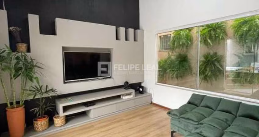 Casa para Venda em Florianópolis, Canto, 3 dormitórios, 2 suítes, 3 banheiros, 3 vagas